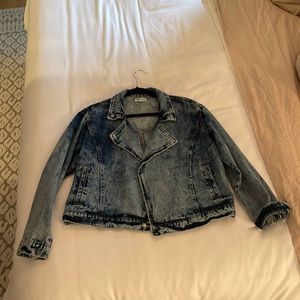 Superdown Revolve Washed Cropped Denim Jacket Size Small